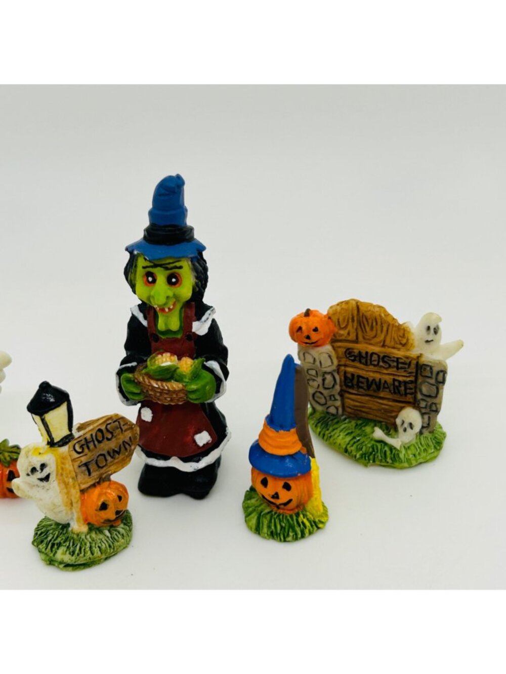 Vintage Miniature Halloween Figurine Village Sign Witch Ghost Pumpkin Tombstone - Picture 8 of 10